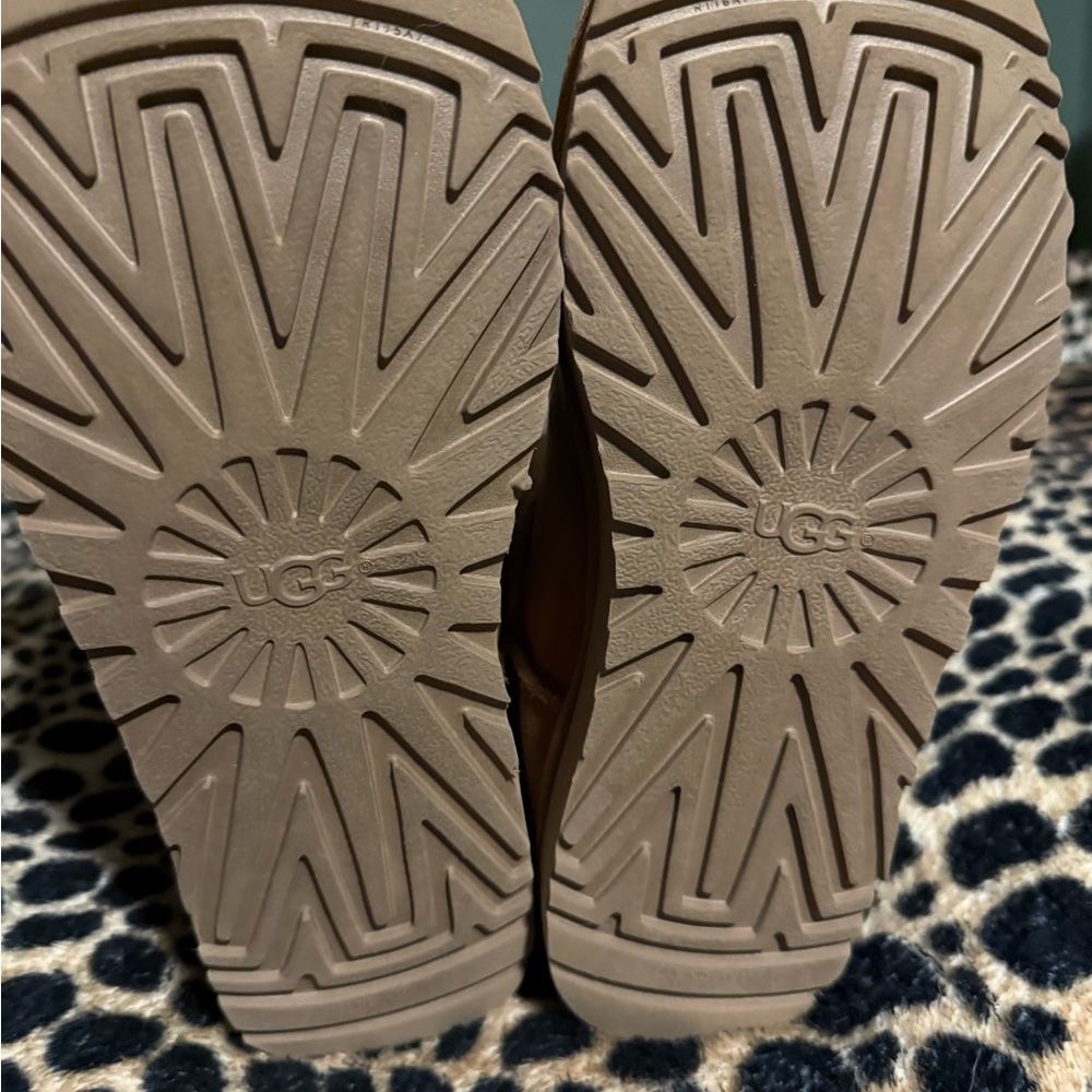 Ugg Bailey bow size 7 - Picture 5 of 5